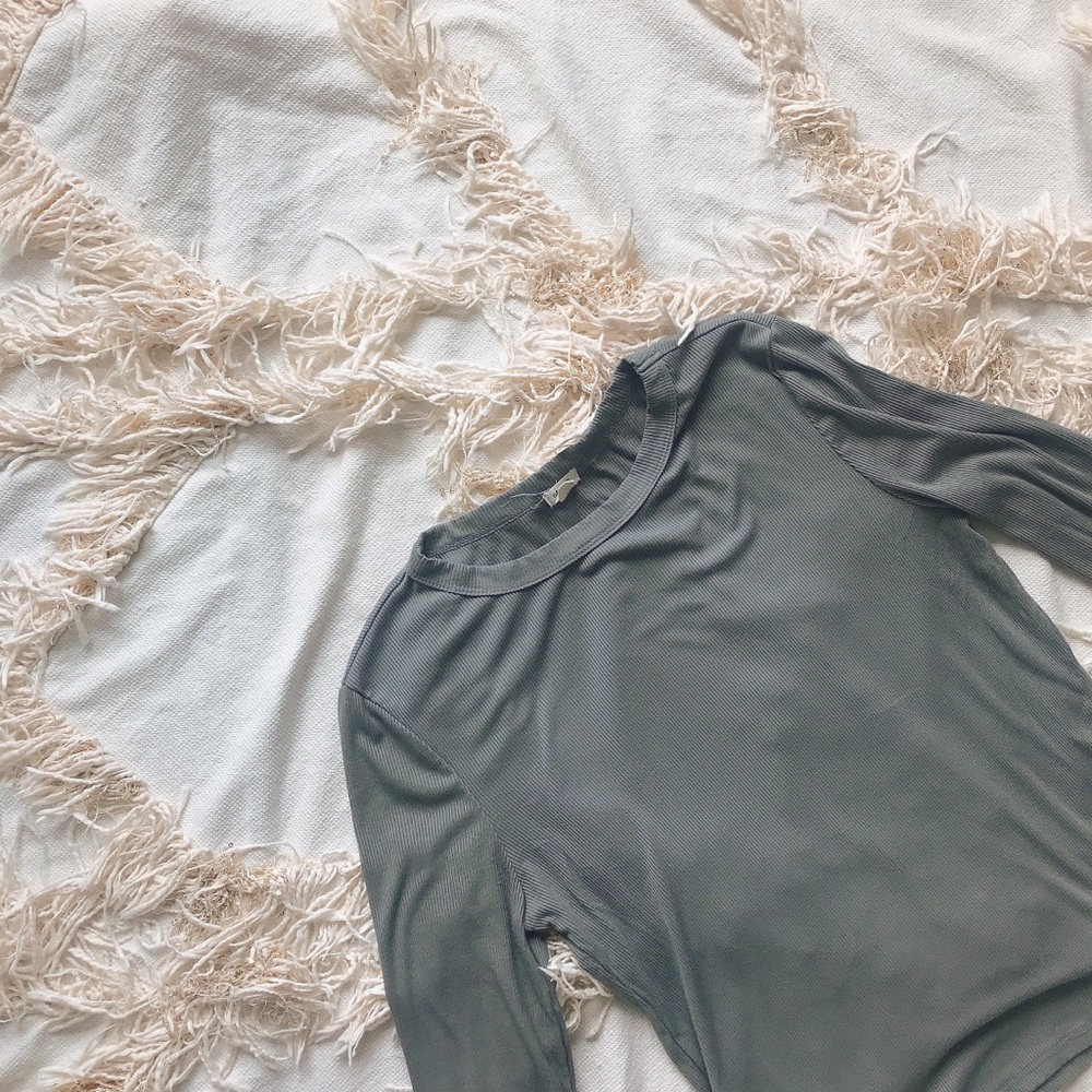 GARAGE Basic Grey Long Sleeve 💕💕